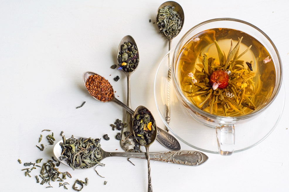 Herbaty kwitnące na jesienno-zimową niepogodę